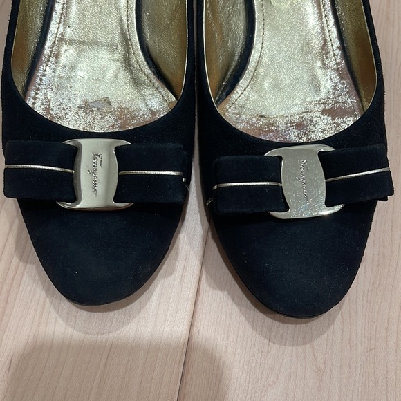 Salvatore Ferragamo Vara Bow pumps size 7.5 - Picture 2 of 7